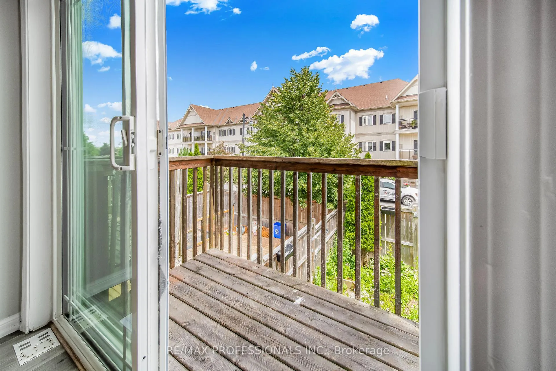 Photo 35 of 71 Connell Lane, Clarington, Bowmanville — HOMEH