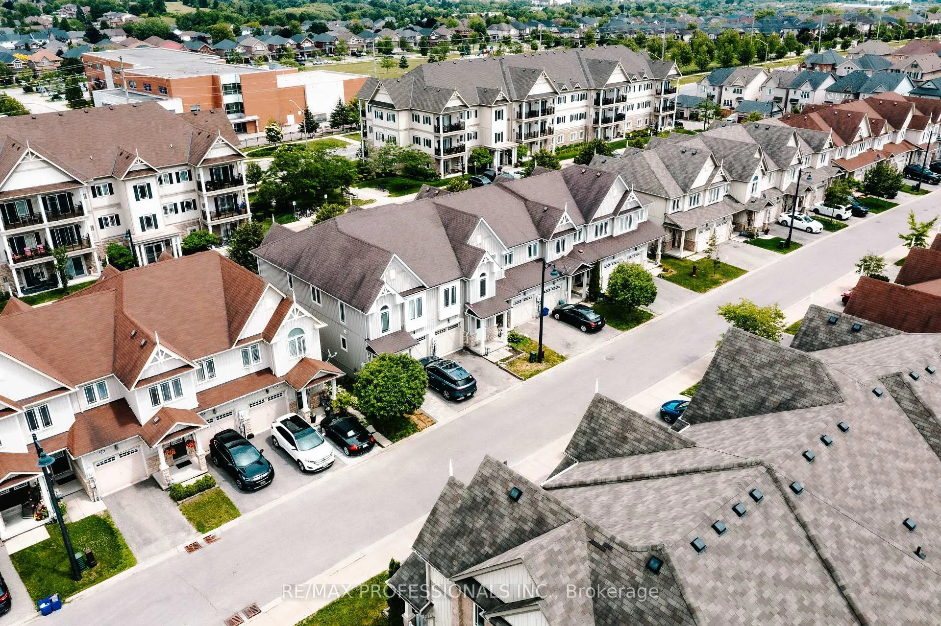 Photo 37 of 71 Connell Lane, Clarington, Bowmanville — HOMEH