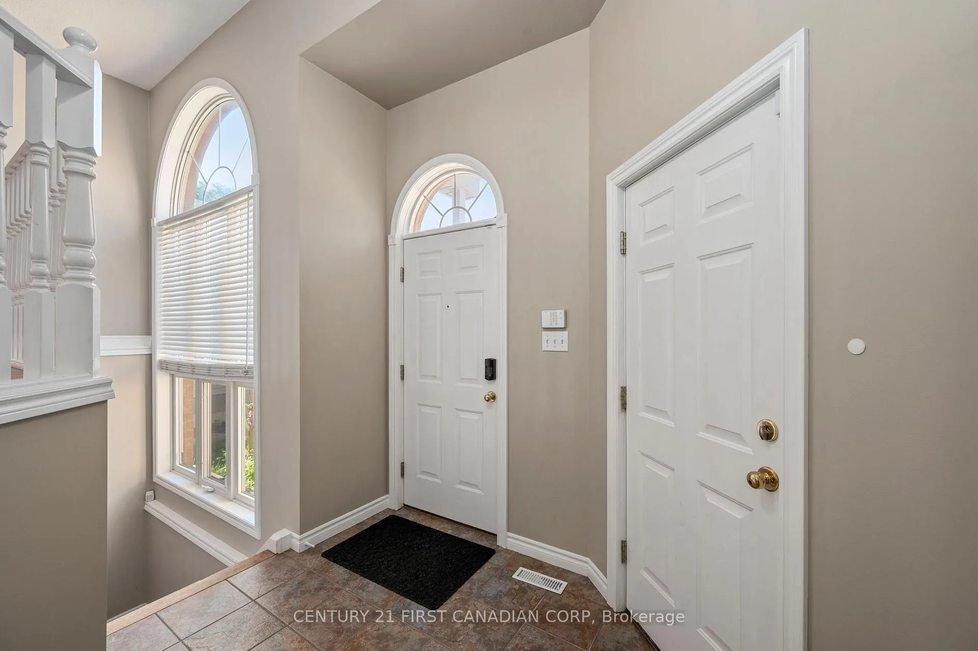 Photo 3 of 1638 Marconi Boulevard, London, East I — HOMEH