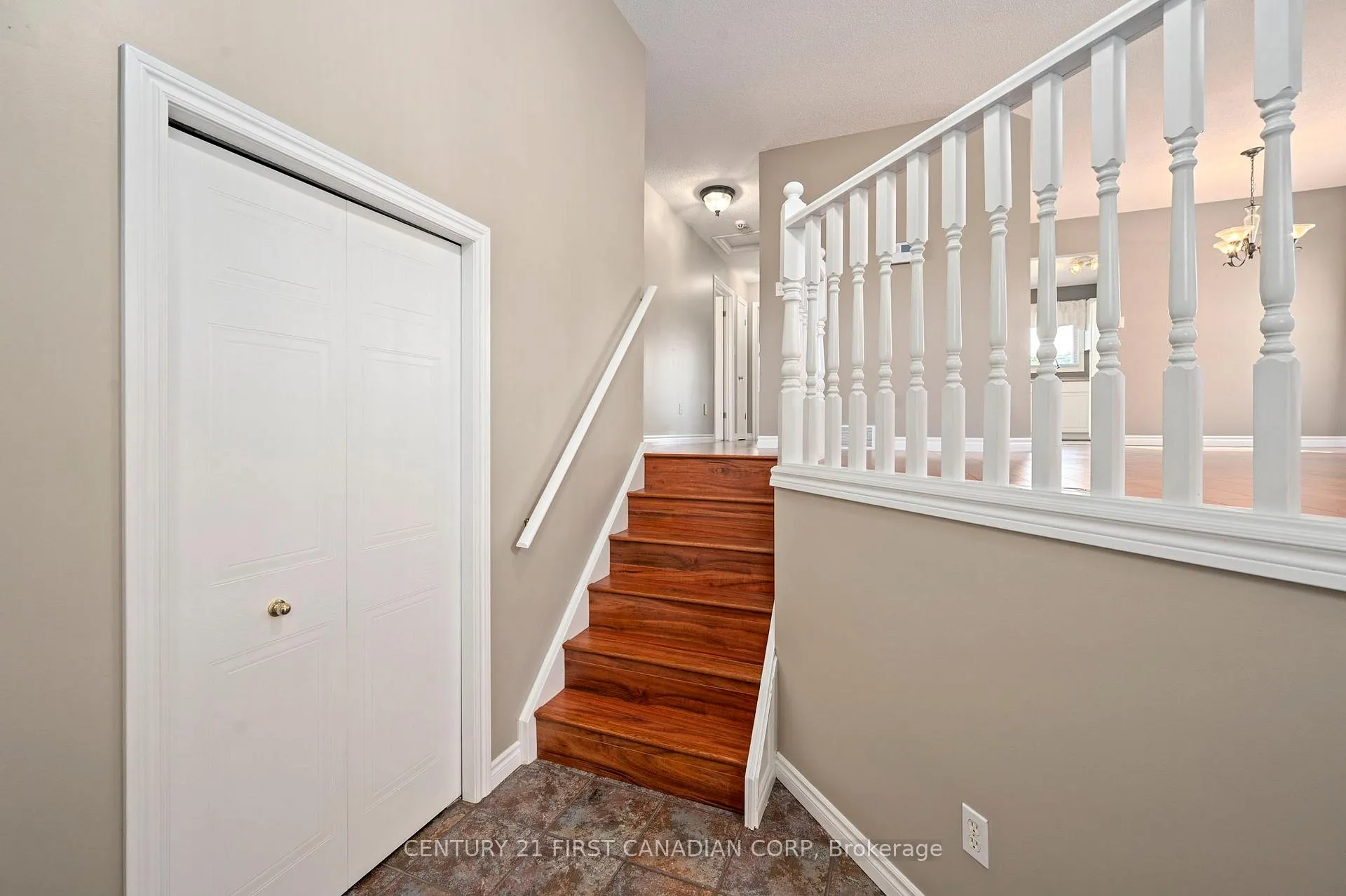 Photo 4 of 1638 Marconi Boulevard, London, East I — HOMEH