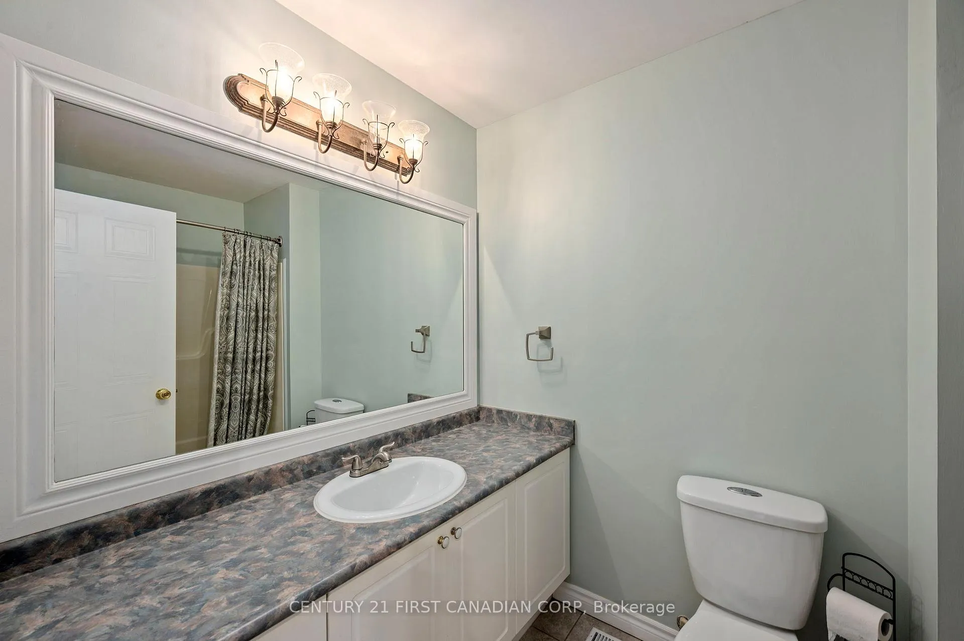 Photo 14 of 1638 Marconi Boulevard, London, East I — HOMEH