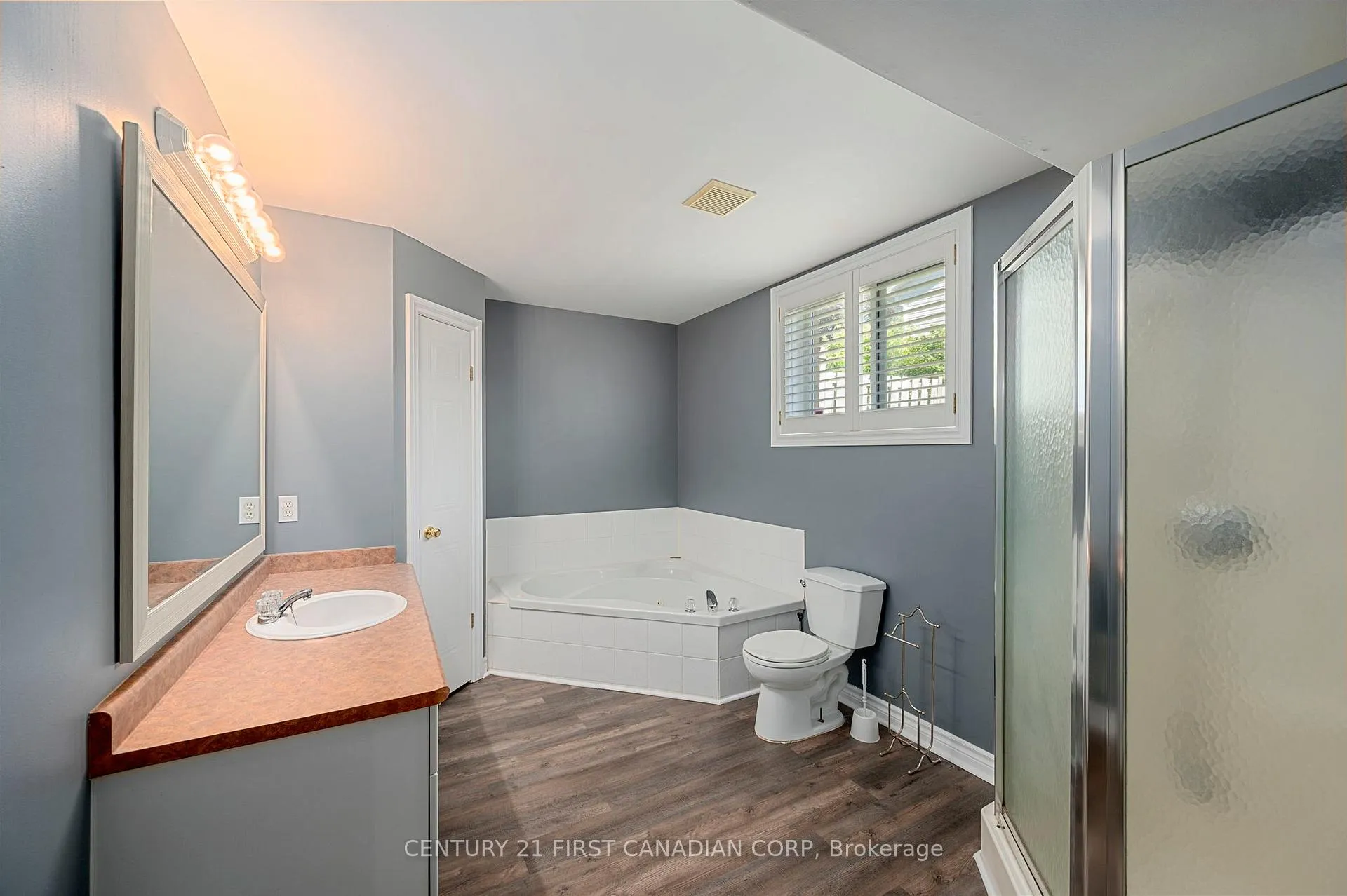 Photo 20 of 1638 Marconi Boulevard, London, East I — HOMEH