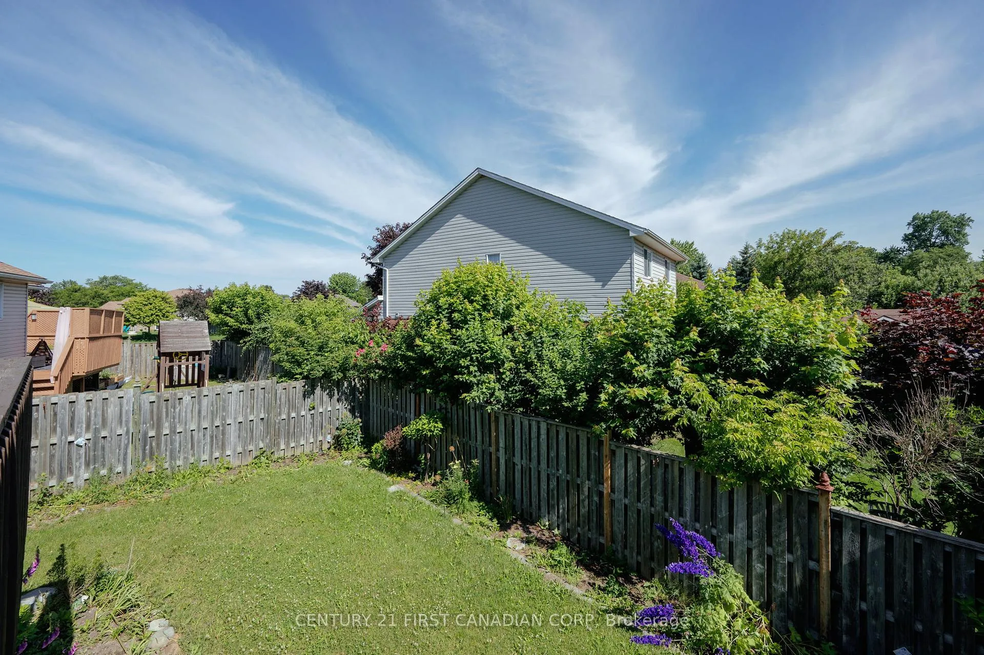 Photo 32 of 1638 Marconi Boulevard, London, East I — HOMEH