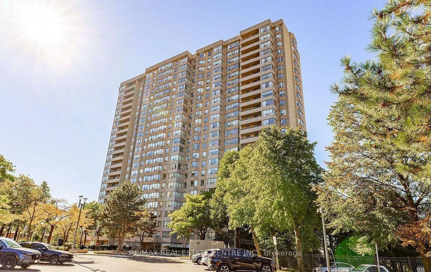 Photo of Unit 802, 30 Malta Avenue E