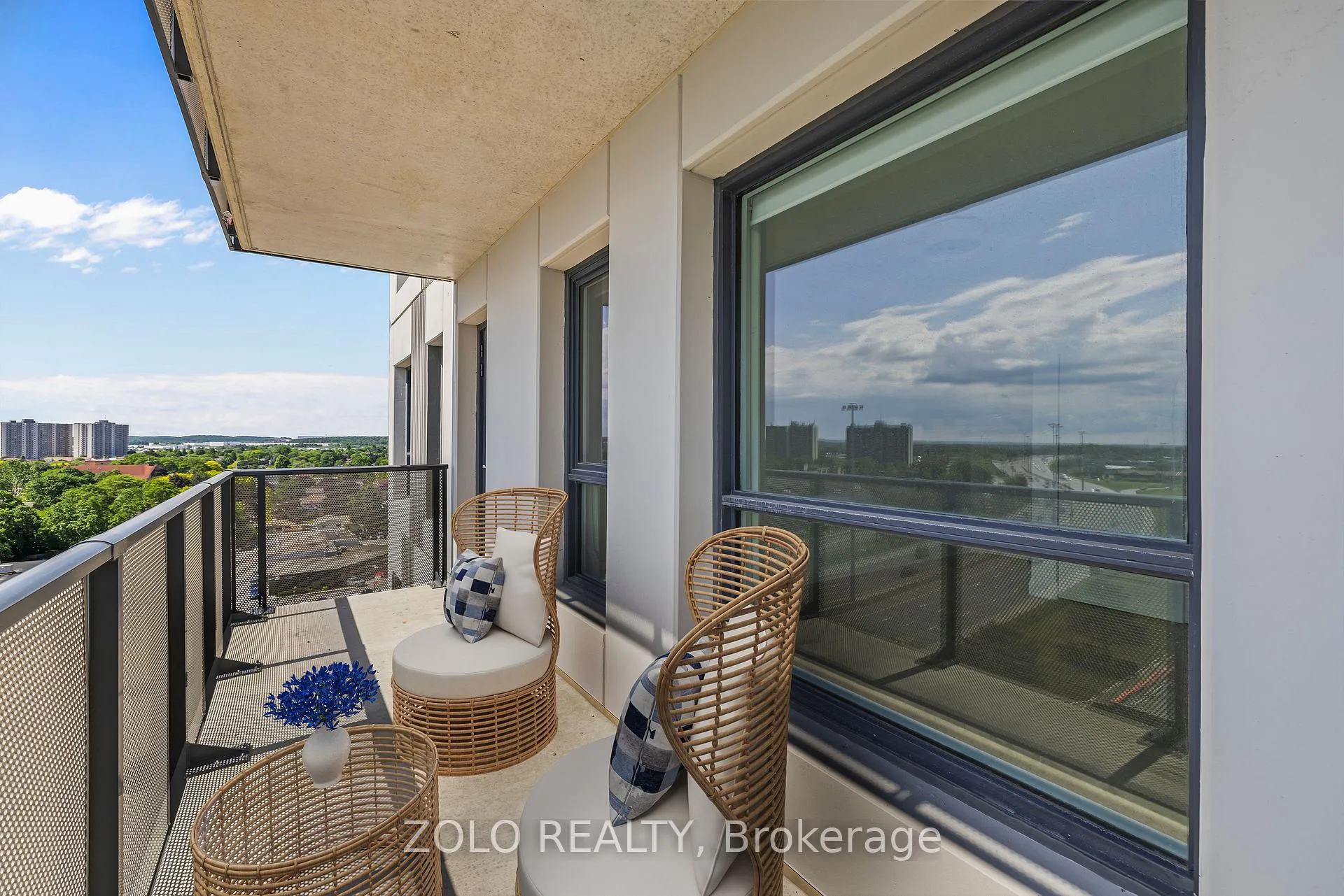 Photo 6 of Unit 1004, 1333 Weber Street E, Kitchener, Stanley Park — HOMEH
