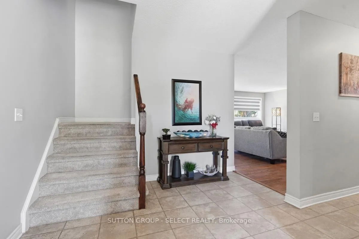 Photo 5 of 1789 Devos Drive, London, North C — HOMEH