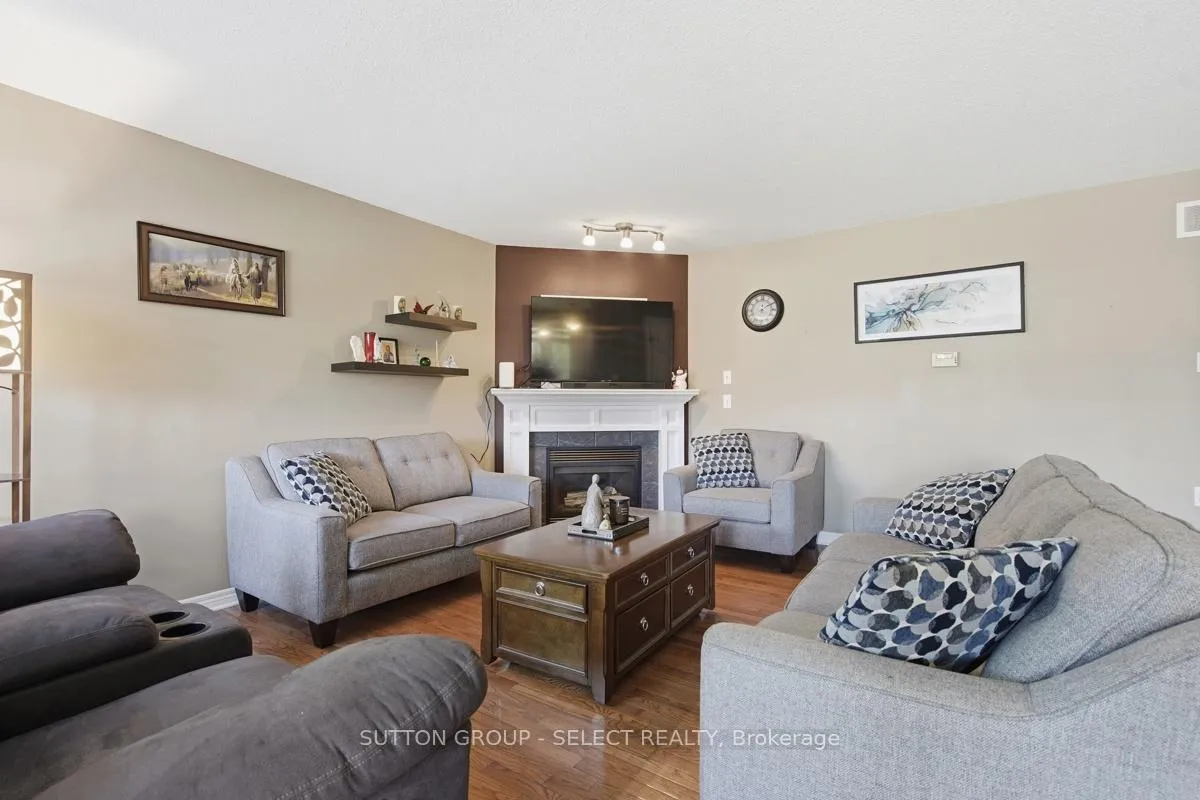 Photo 13 of 1789 Devos Drive, London, North C — HOMEH