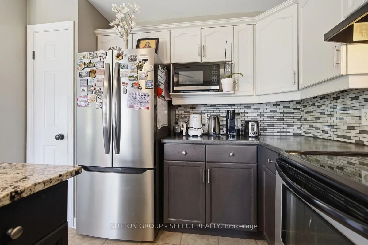 Photo 19 of 1789 Devos Drive, London, North C — HOMEH