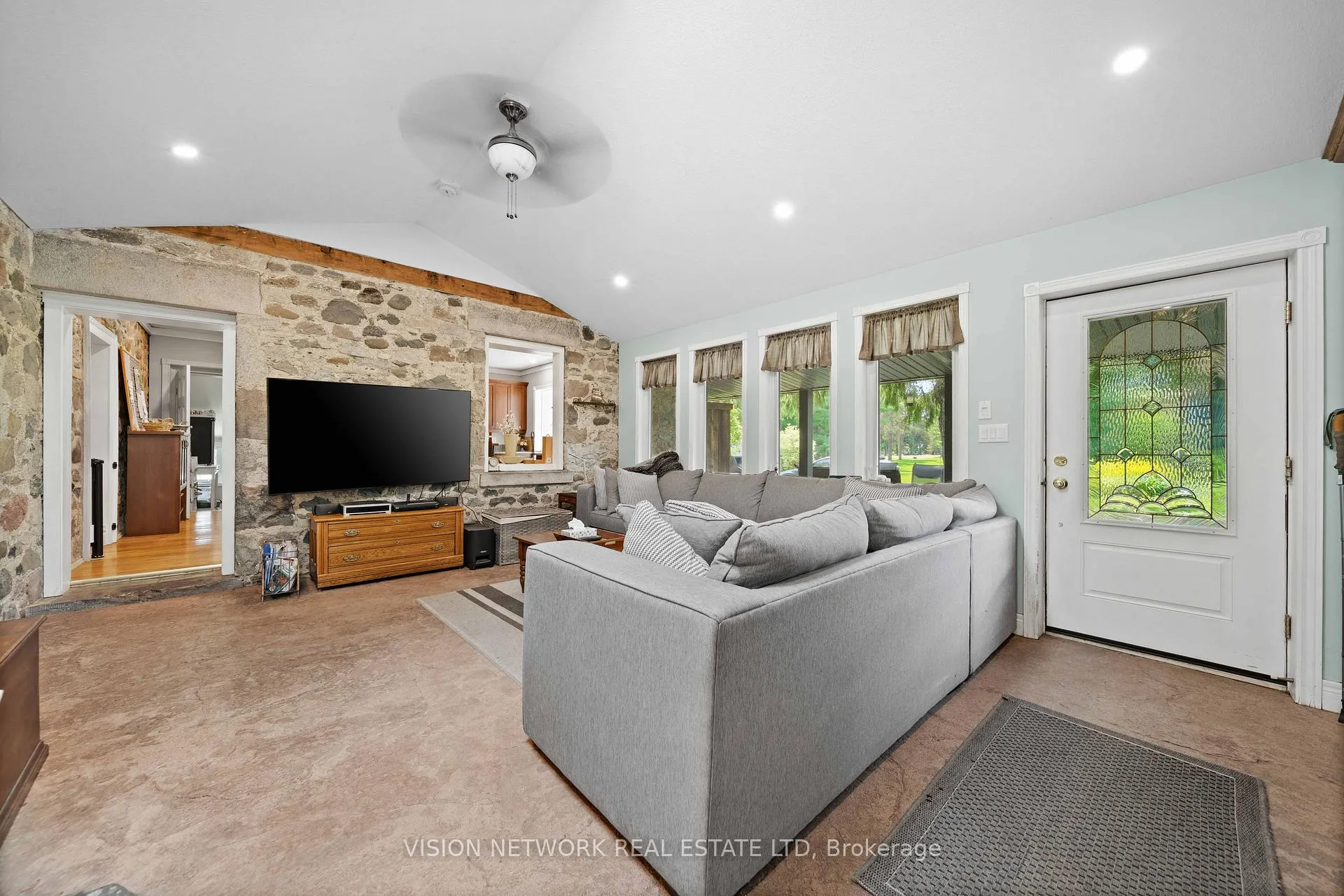 Photo 7 of 16792 Oliver Drive, Thames Centre, Rural Thames Centre — HOMEH