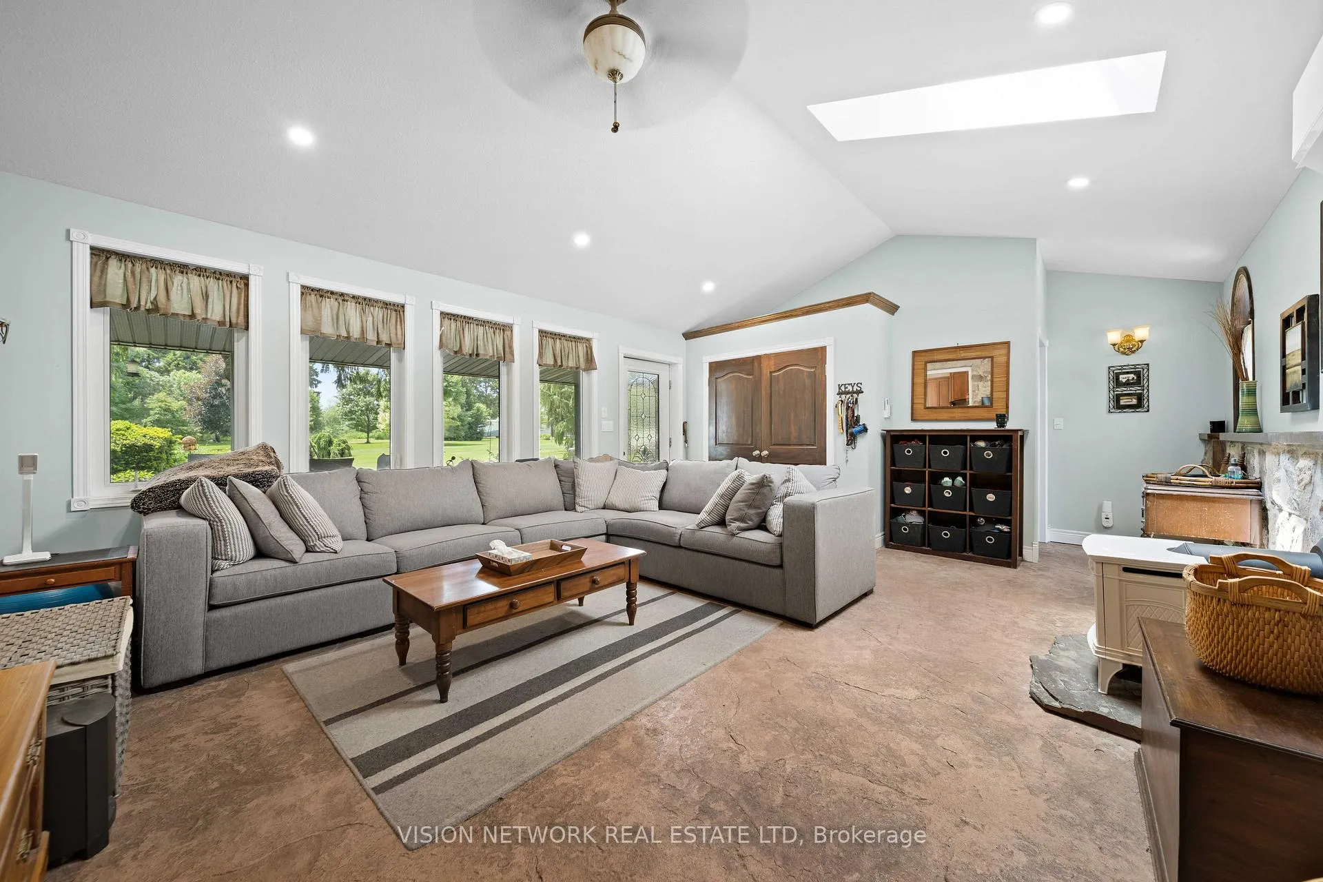 Photo 8 of 16792 Oliver Drive, Thames Centre, Rural Thames Centre — HOMEH