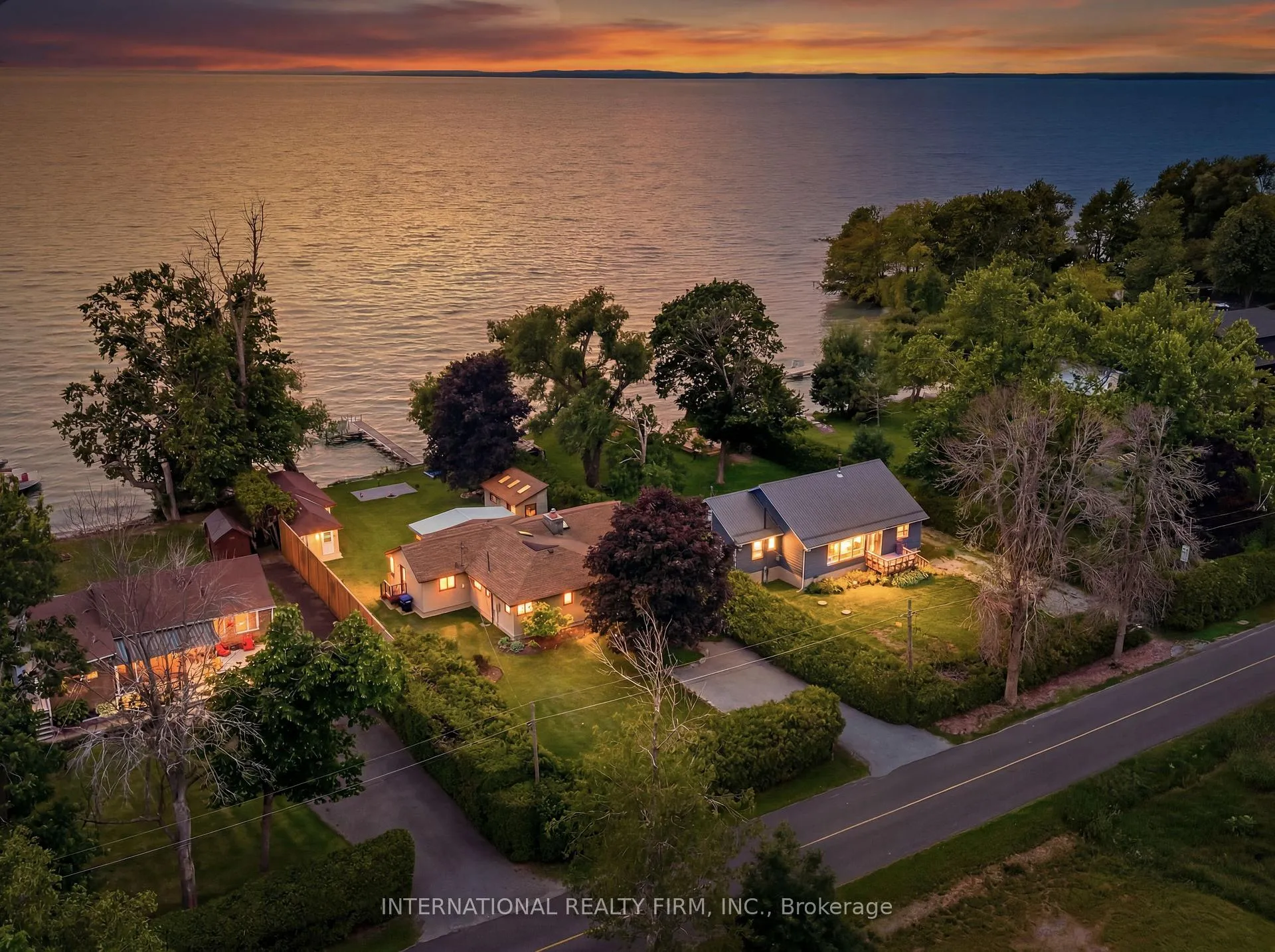 Photo of 2032 Lakeshore Drive