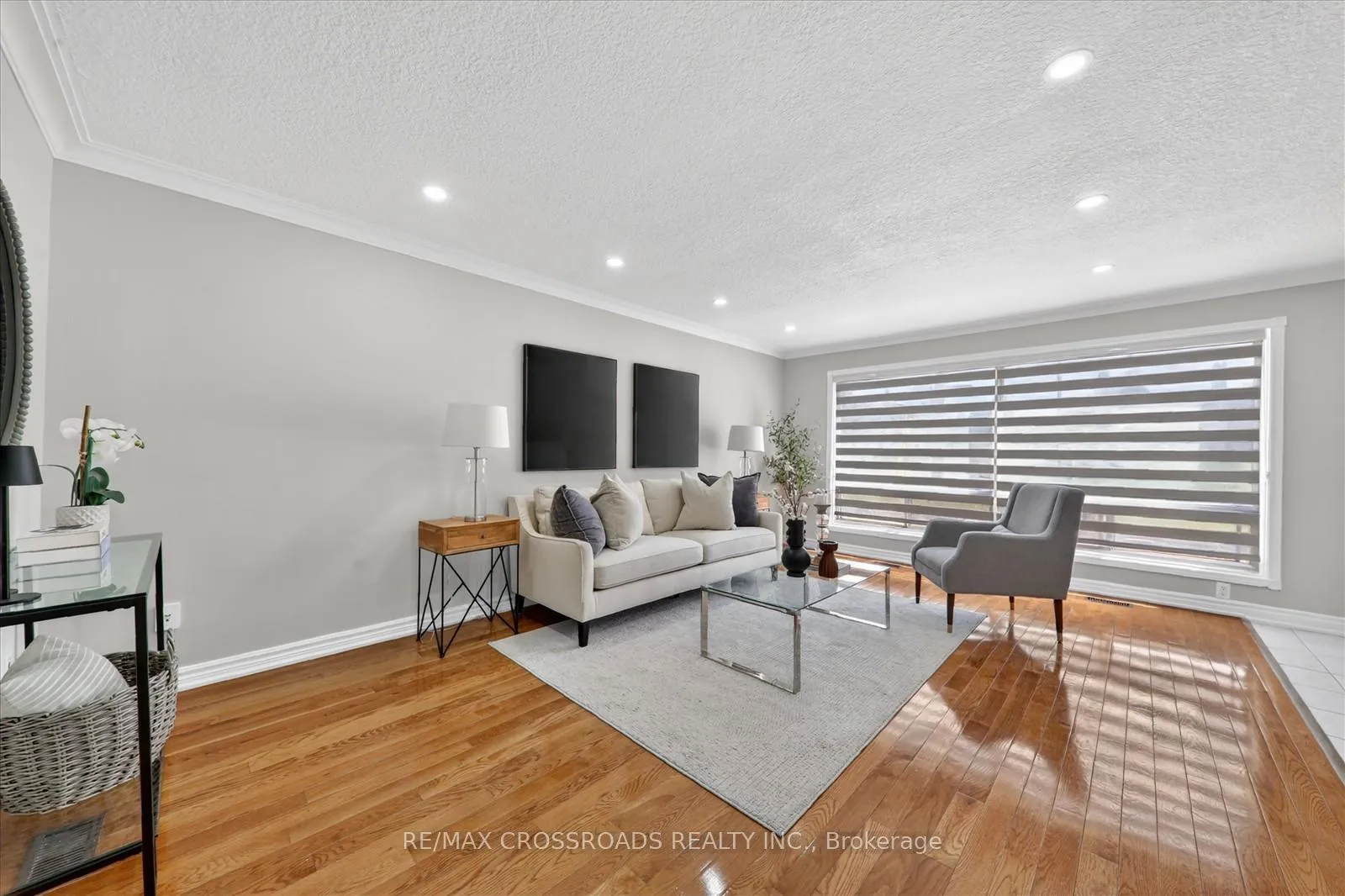 Photo 7 of 18 De Marco Boulevard, North York, Rustic — HOMEH