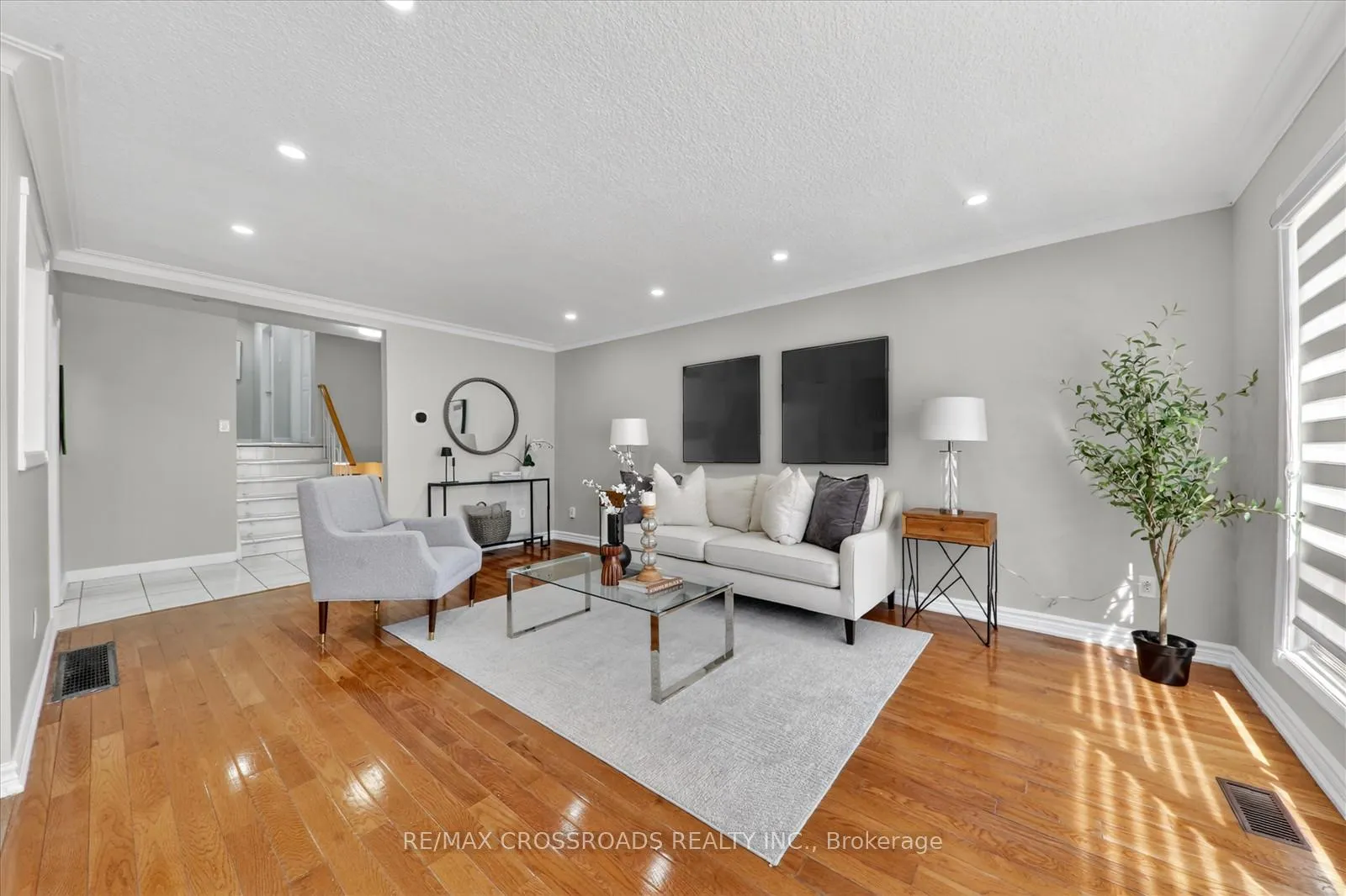 Photo 9 of 18 De Marco Boulevard, North York, Rustic — HOMEH