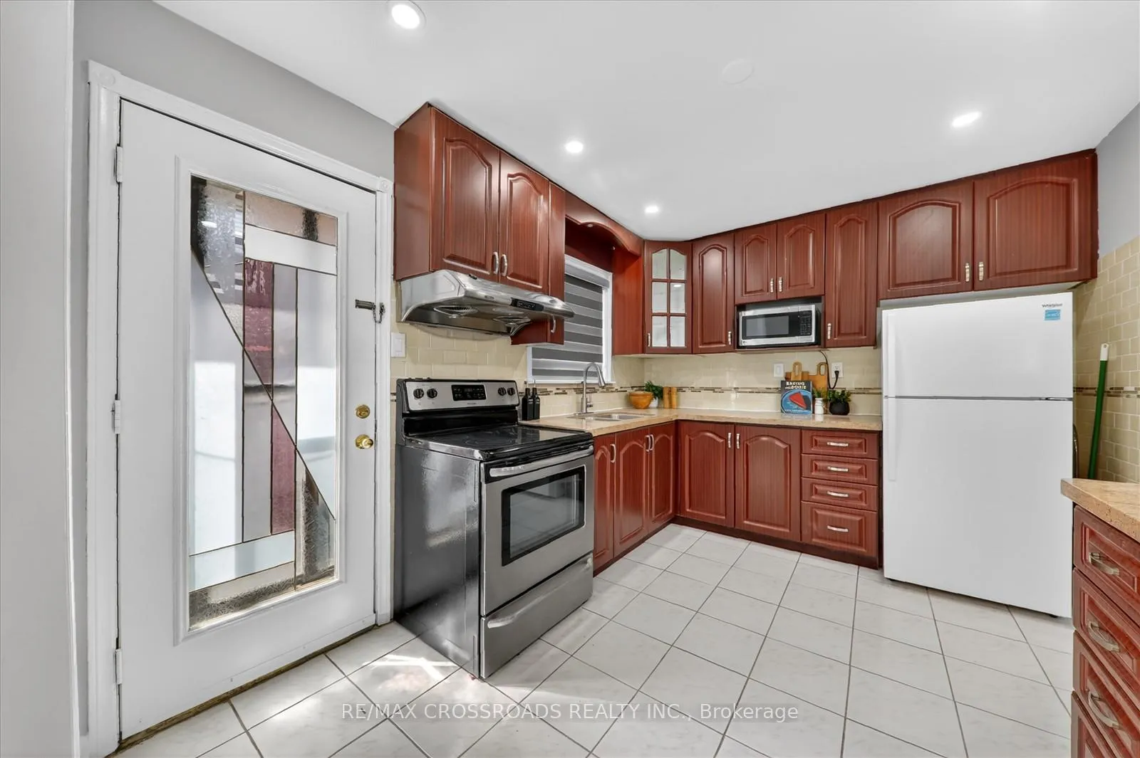 Photo 12 of 18 De Marco Boulevard, North York, Rustic — HOMEH