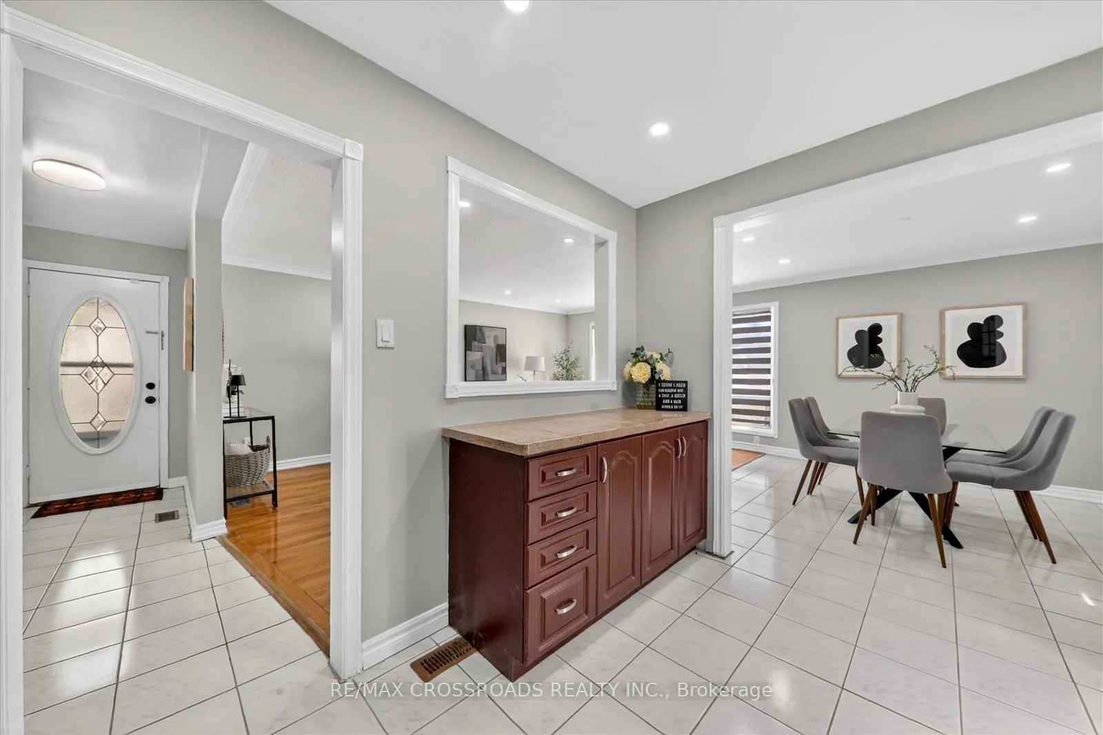 Photo 14 of 18 De Marco Boulevard, North York, Rustic — HOMEH