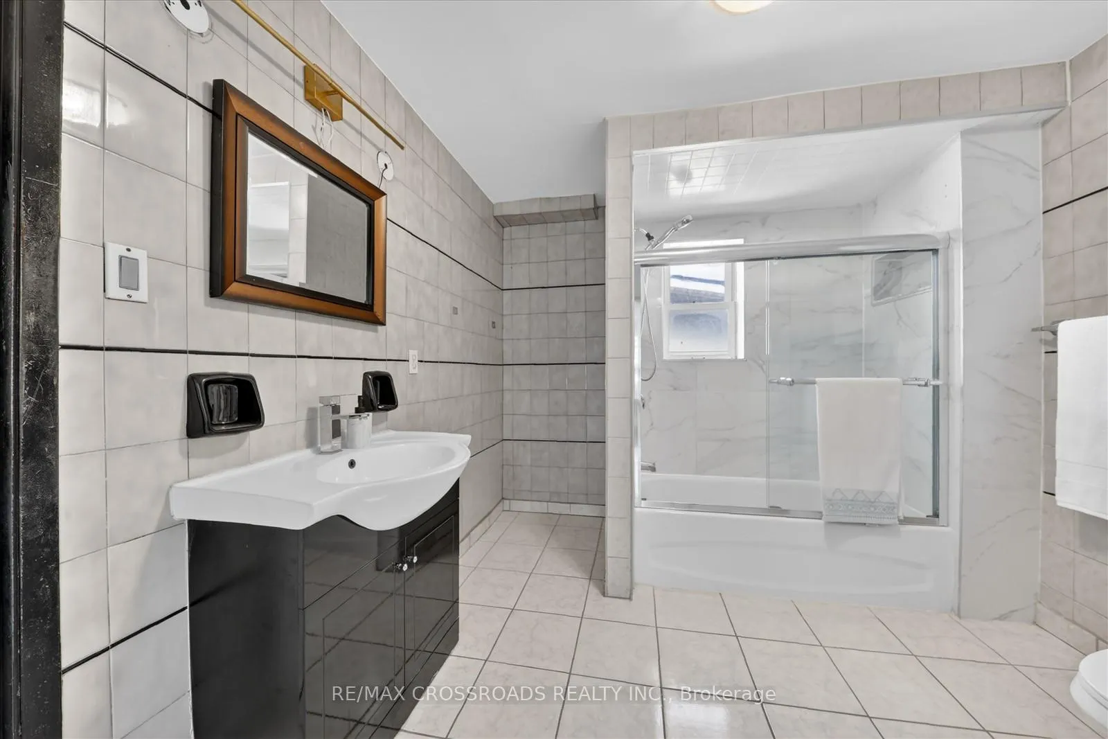 Photo 19 of 18 De Marco Boulevard, North York, Rustic — HOMEH