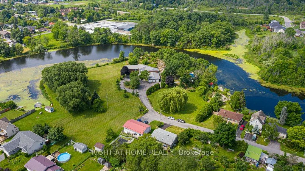 Photo 2 of 550 Queen Street E, Gananoque, Gananoque — HOMEH