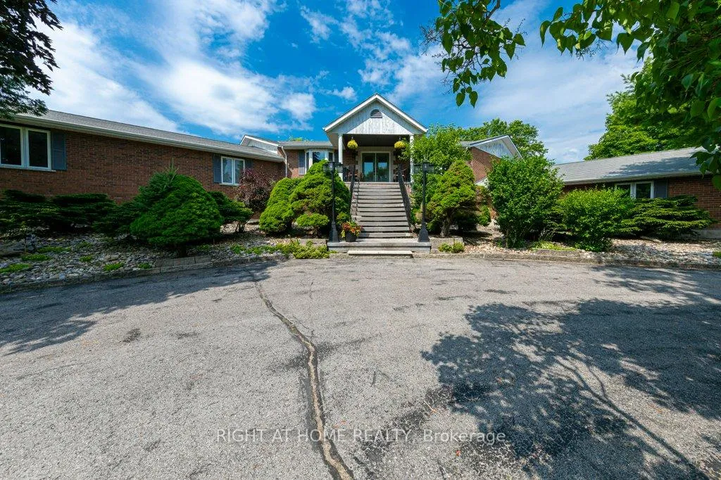 Photo 5 of 550 Queen Street E, Gananoque, Gananoque — HOMEH