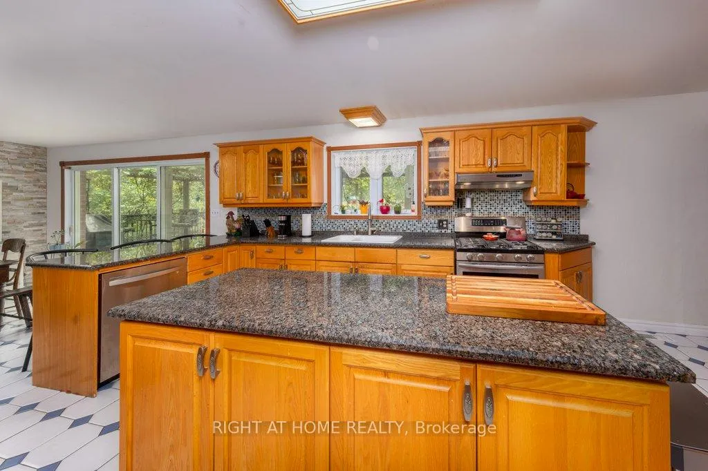 Photo 13 of 550 Queen Street E, Gananoque, Gananoque — HOMEH