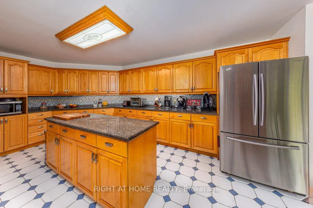 Photo 14 of 550 Queen Street E, Gananoque, Gananoque — HOMEH