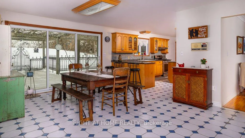 Photo 16 of 550 Queen Street E, Gananoque, Gananoque — HOMEH
