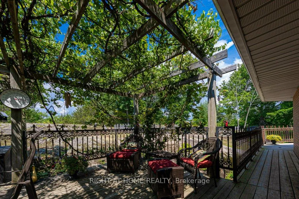 Photo 20 of 550 Queen Street E, Gananoque, Gananoque — HOMEH