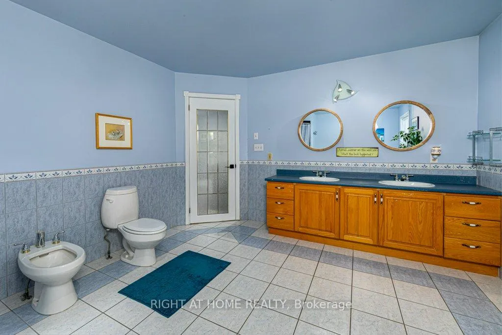Photo 23 of 550 Queen Street E, Gananoque, Gananoque — HOMEH