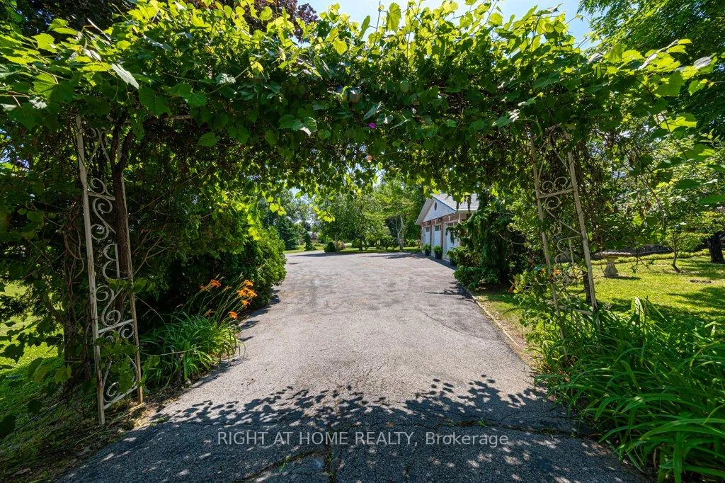 Photo 41 of 550 Queen Street E, Gananoque, Gananoque — HOMEH