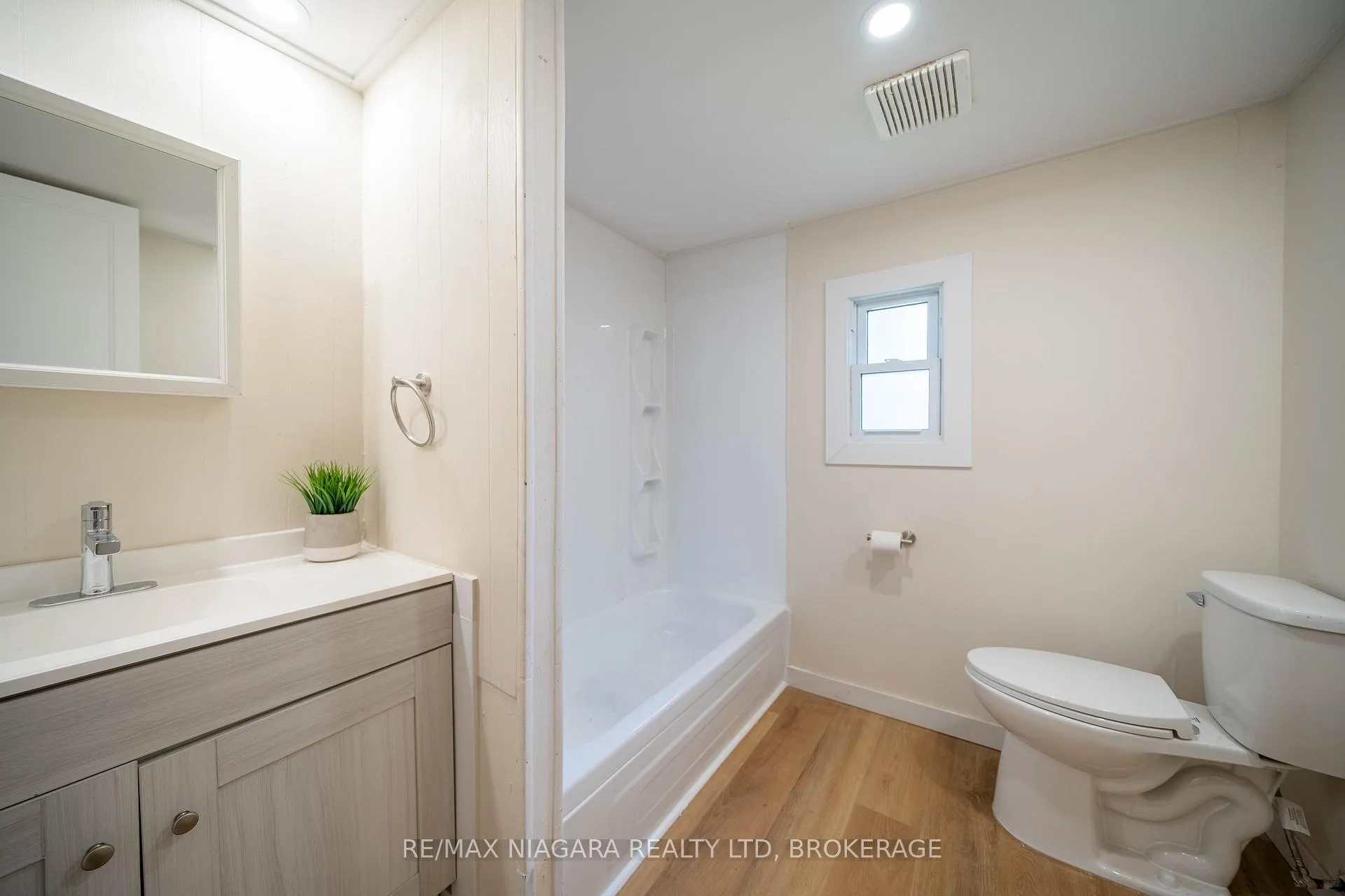 Photo 14 of 4595 Abigail Lane, Lincoln, Beamsville — HOMEH