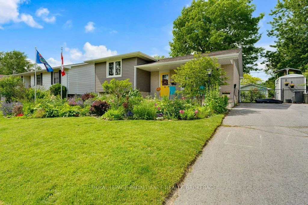 Photo 1 of 988 Hudson Drive, Kingston, South of Taylor-Kidd Blvd — HOMEH