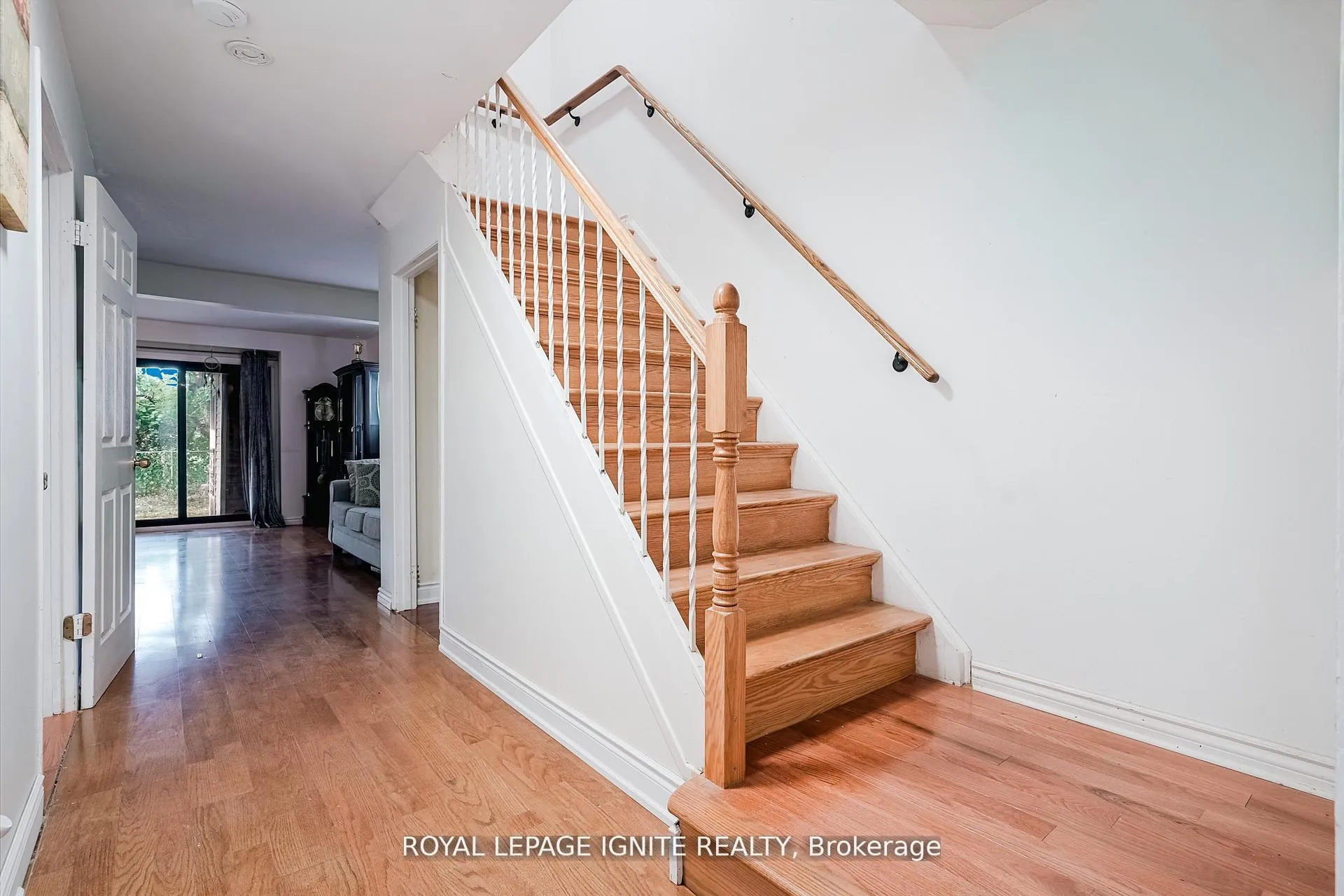 Photo 3 of 122 Valdor Drive, Scarborough, Agincourt North — HOMEH