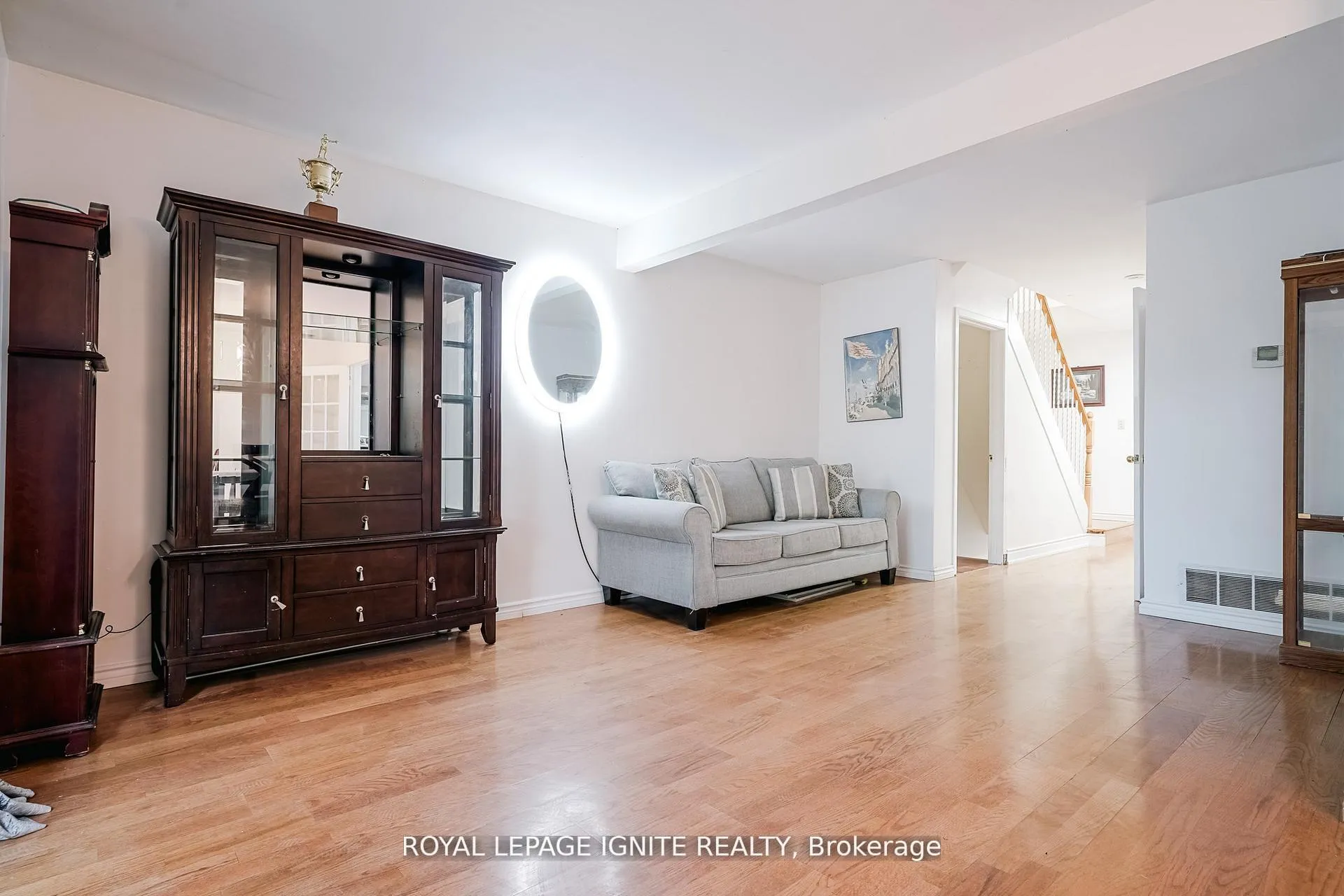 Photo 5 of 122 Valdor Drive, Scarborough, Agincourt North — HOMEH