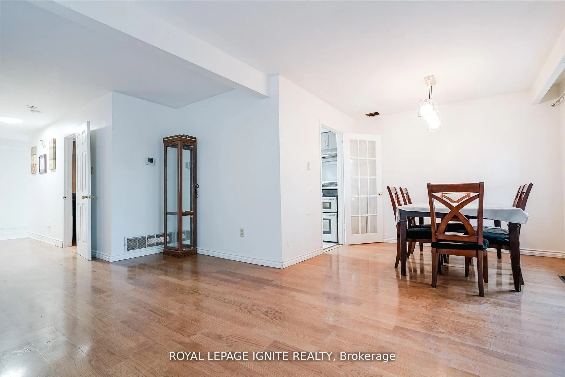 Photo 6 of 122 Valdor Drive, Scarborough, Agincourt North — HOMEH