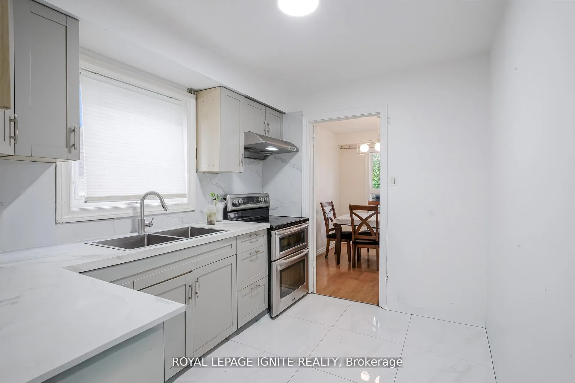 Photo 8 of 122 Valdor Drive, Scarborough, Agincourt North — HOMEH