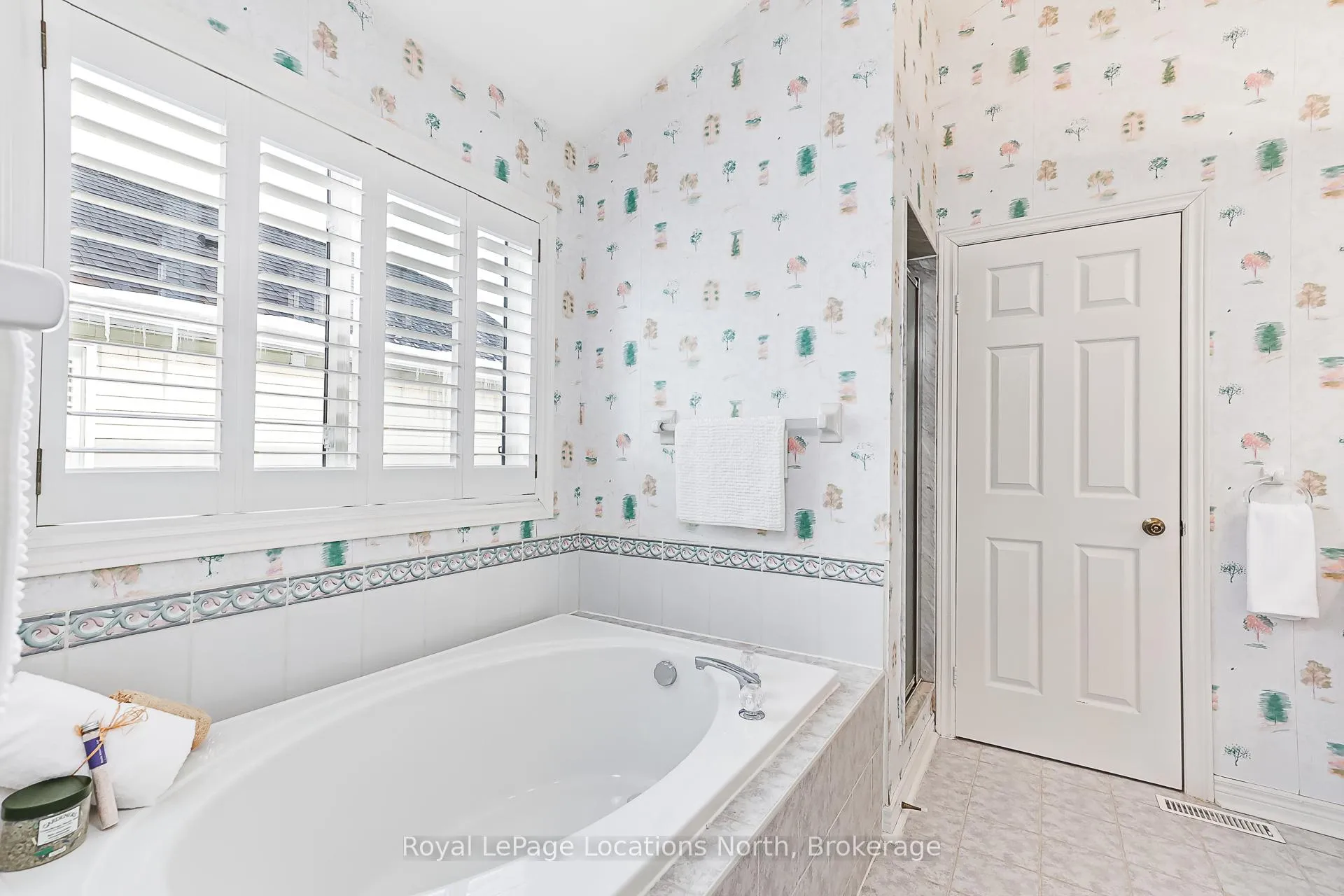 Photo 23 of 57 Barker Boulevard, Collingwood — HOMEH