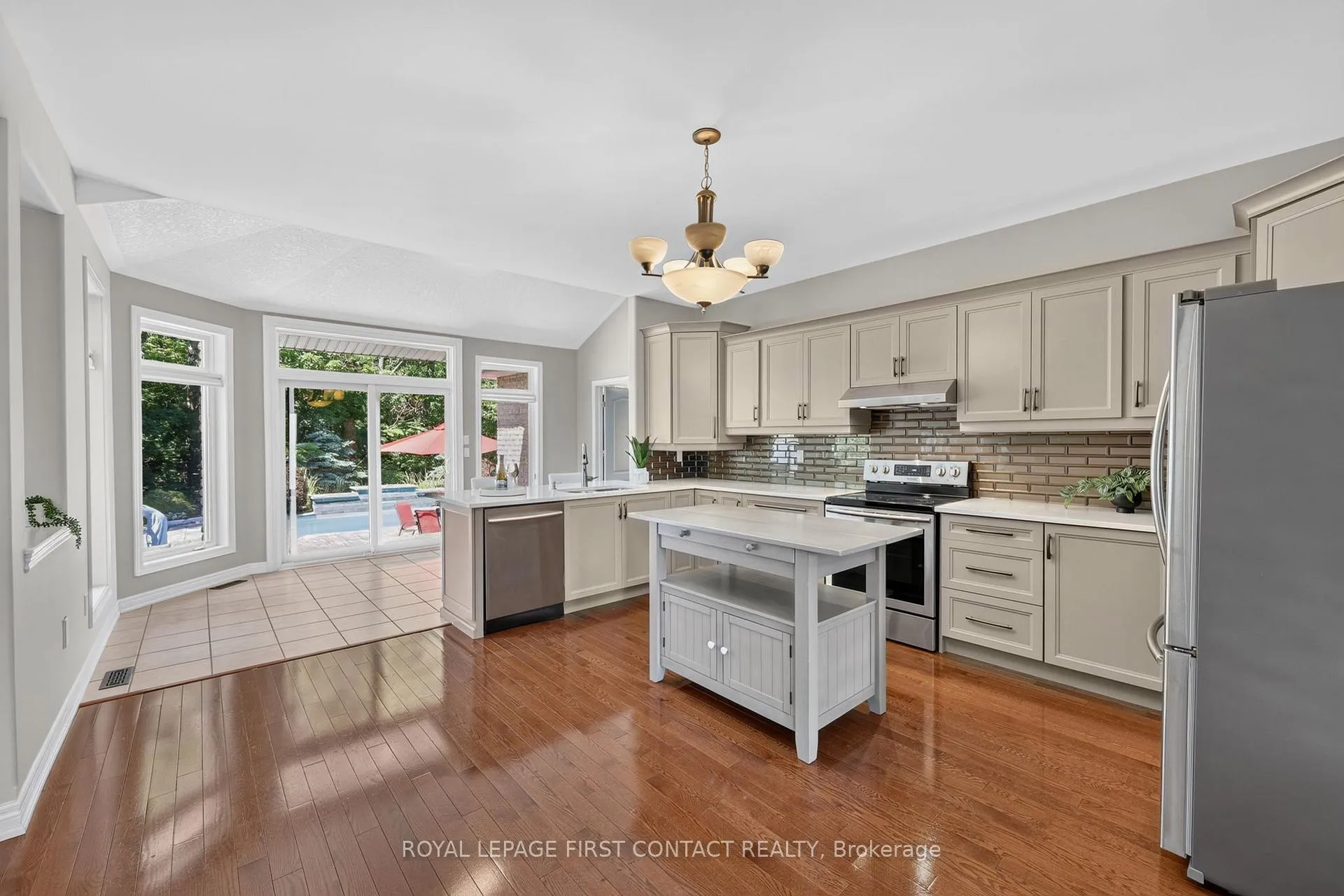 Photo 4 of 118 Cumming Drive, Barrie, Ardagh — HOMEH