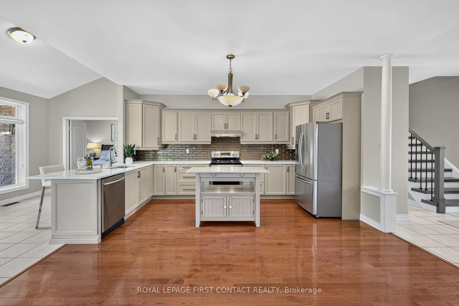 Photo 5 of 118 Cumming Drive, Barrie, Ardagh — HOMEH