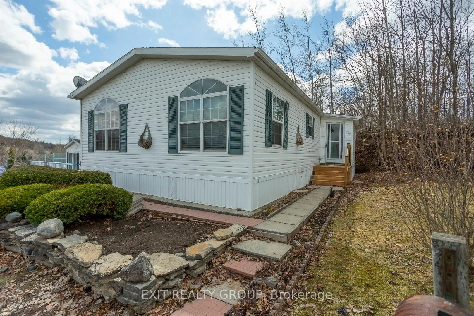 Front of 5-152 Concession Road 11 W