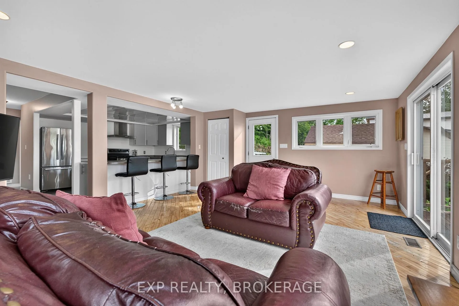 Photo 11 of 1048 Lark Lane, Frontenac, Frontenac South — HOMEH