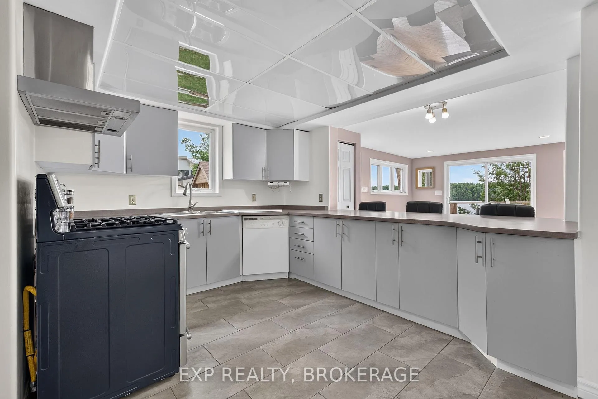 Photo 15 of 1048 Lark Lane, Frontenac, Frontenac South — HOMEH