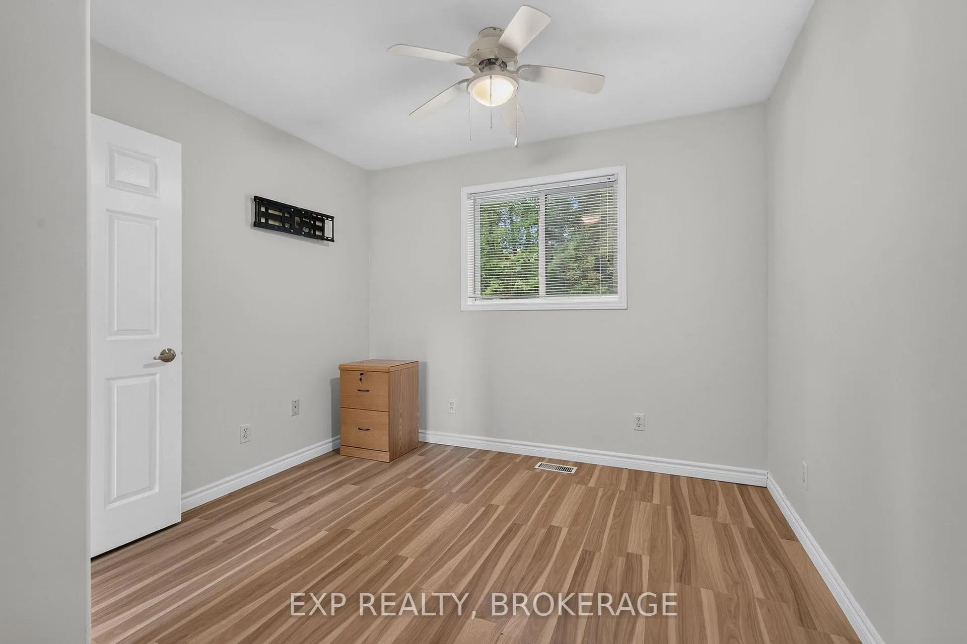 Photo 16 of 1048 Lark Lane, Frontenac, Frontenac South — HOMEH