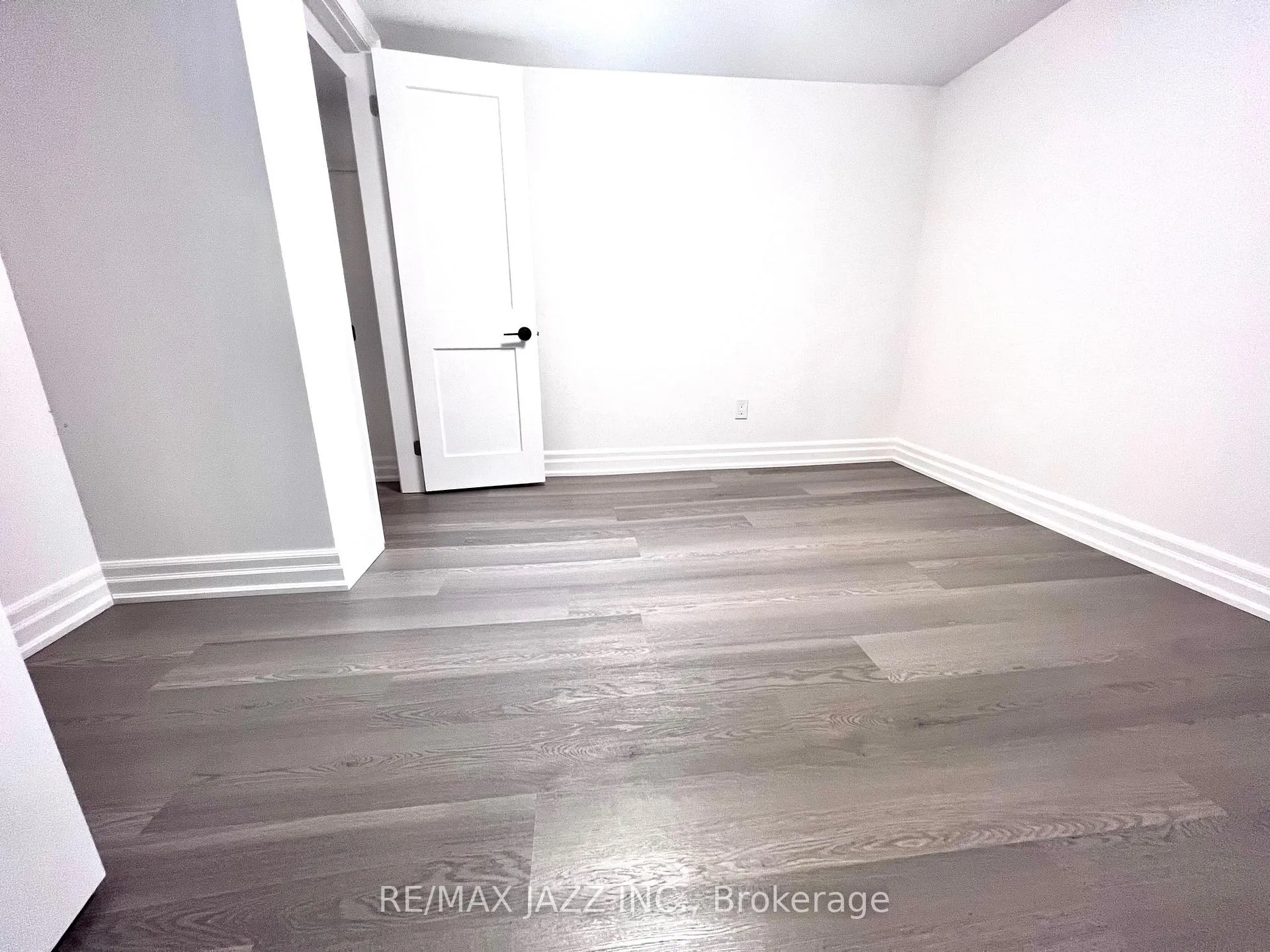 Photo 4 of 127 Verdun Road, Oshawa, Central — HOMEH