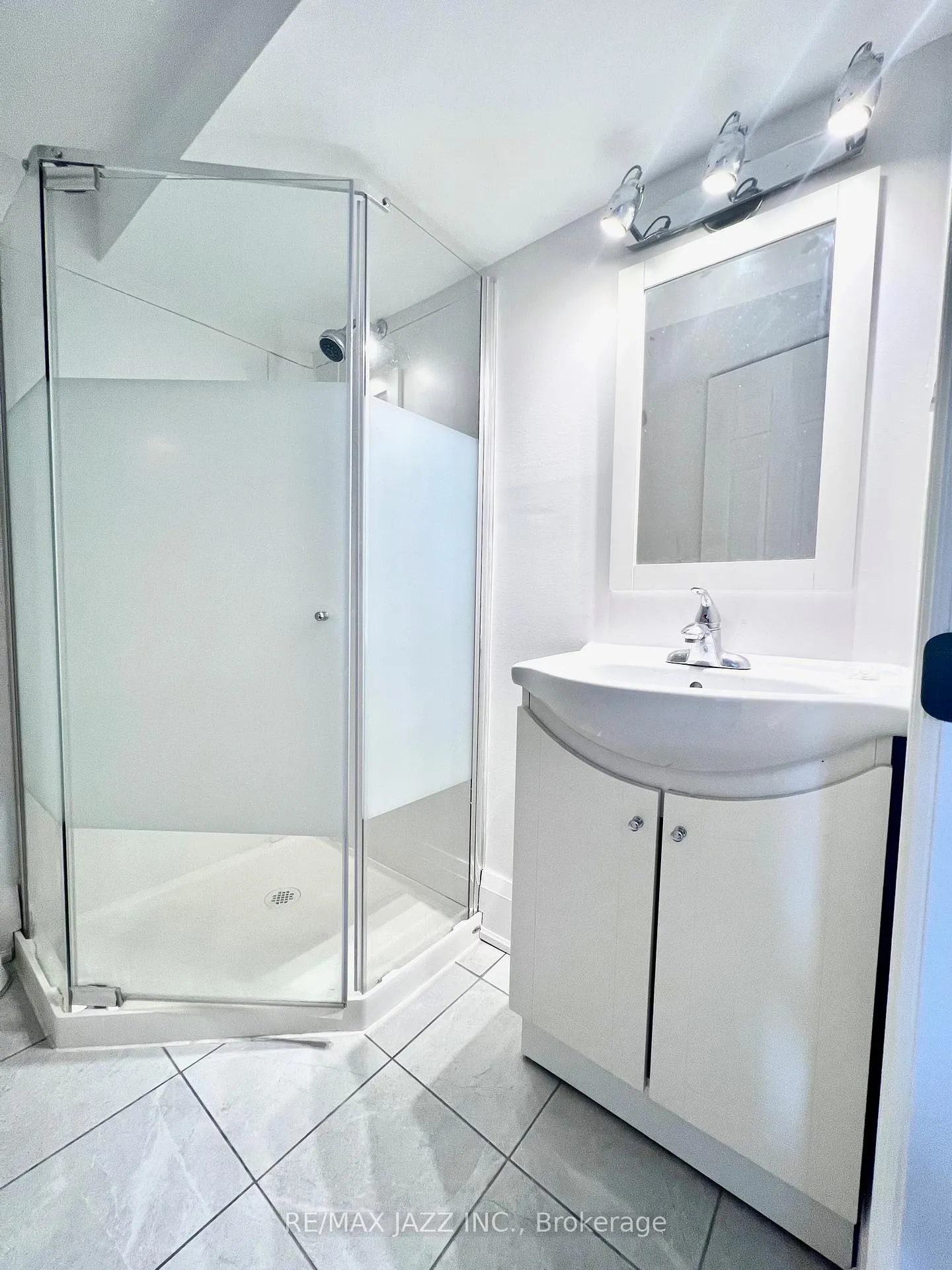 Photo 7 of 127 Verdun Road, Oshawa, Central — HOMEH