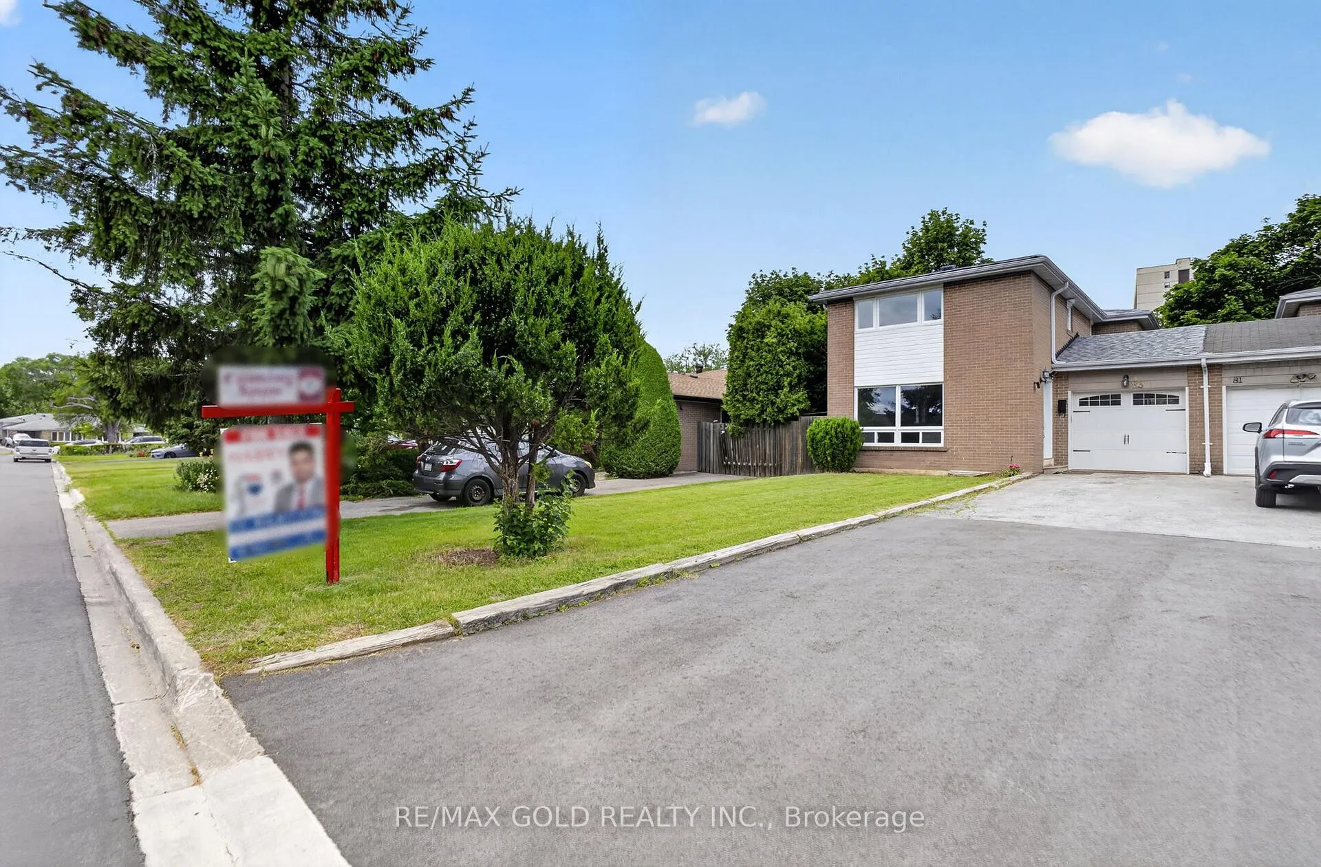Photo 2 of 83 Cathcart Crescent, Brampton, Avondale — HOMEH