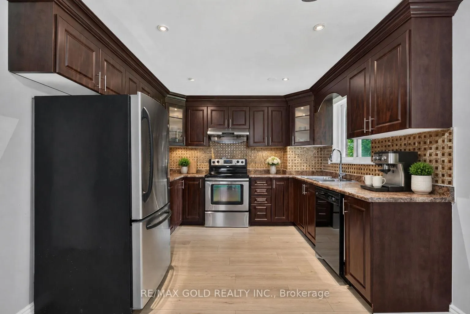 Photo 9 of 83 Cathcart Crescent, Brampton, Avondale — HOMEH
