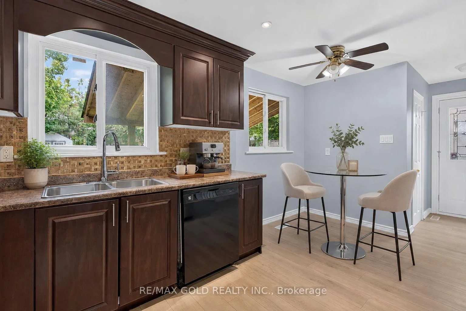 Photo 10 of 83 Cathcart Crescent, Brampton, Avondale — HOMEH