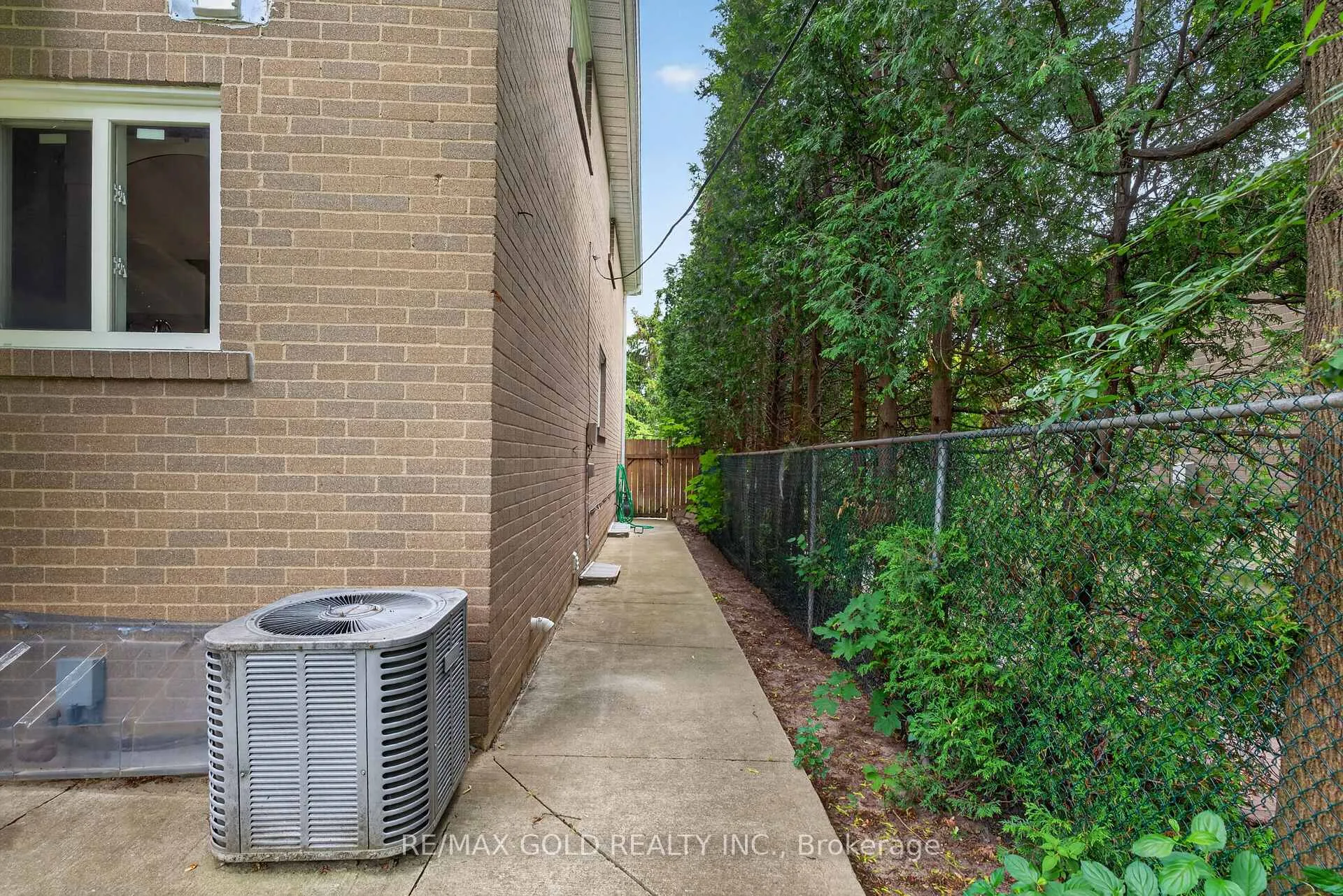 Photo 37 of 83 Cathcart Crescent, Brampton, Avondale — HOMEH