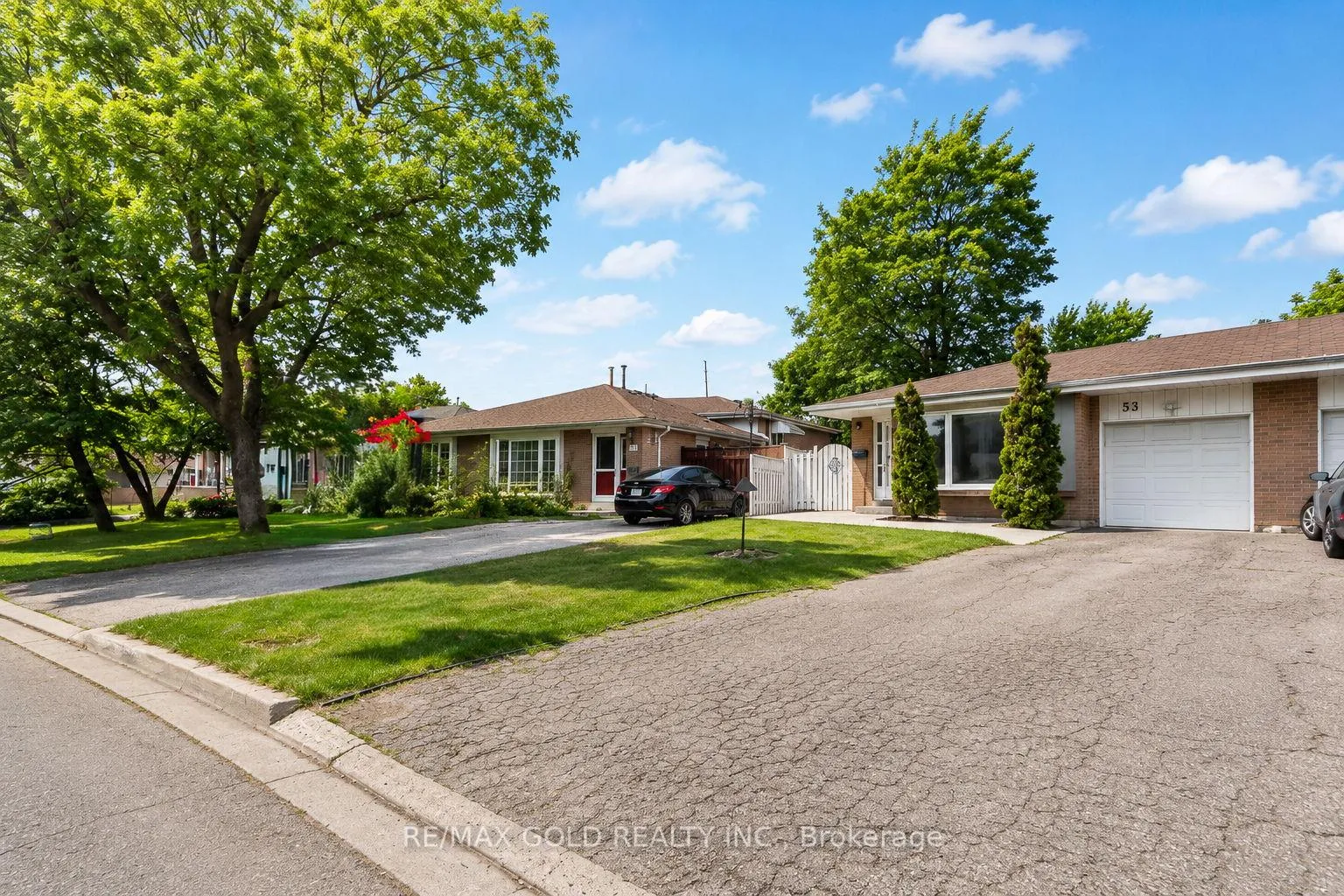 Photo 2 of 53 Dalraith Crescent, Brampton, Southgate — HOMEH