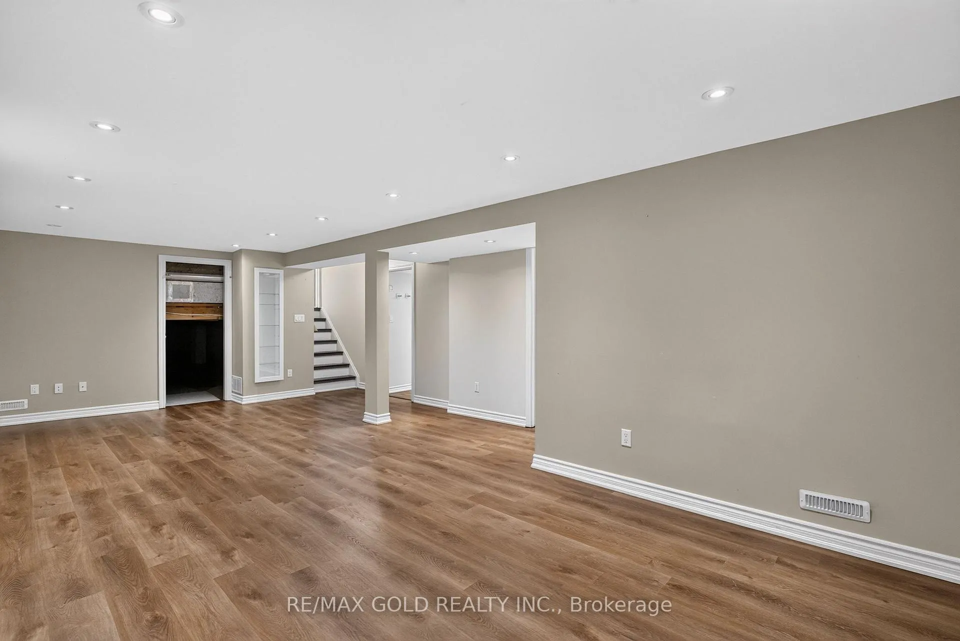 Photo 26 of 53 Dalraith Crescent, Brampton, Southgate — HOMEH