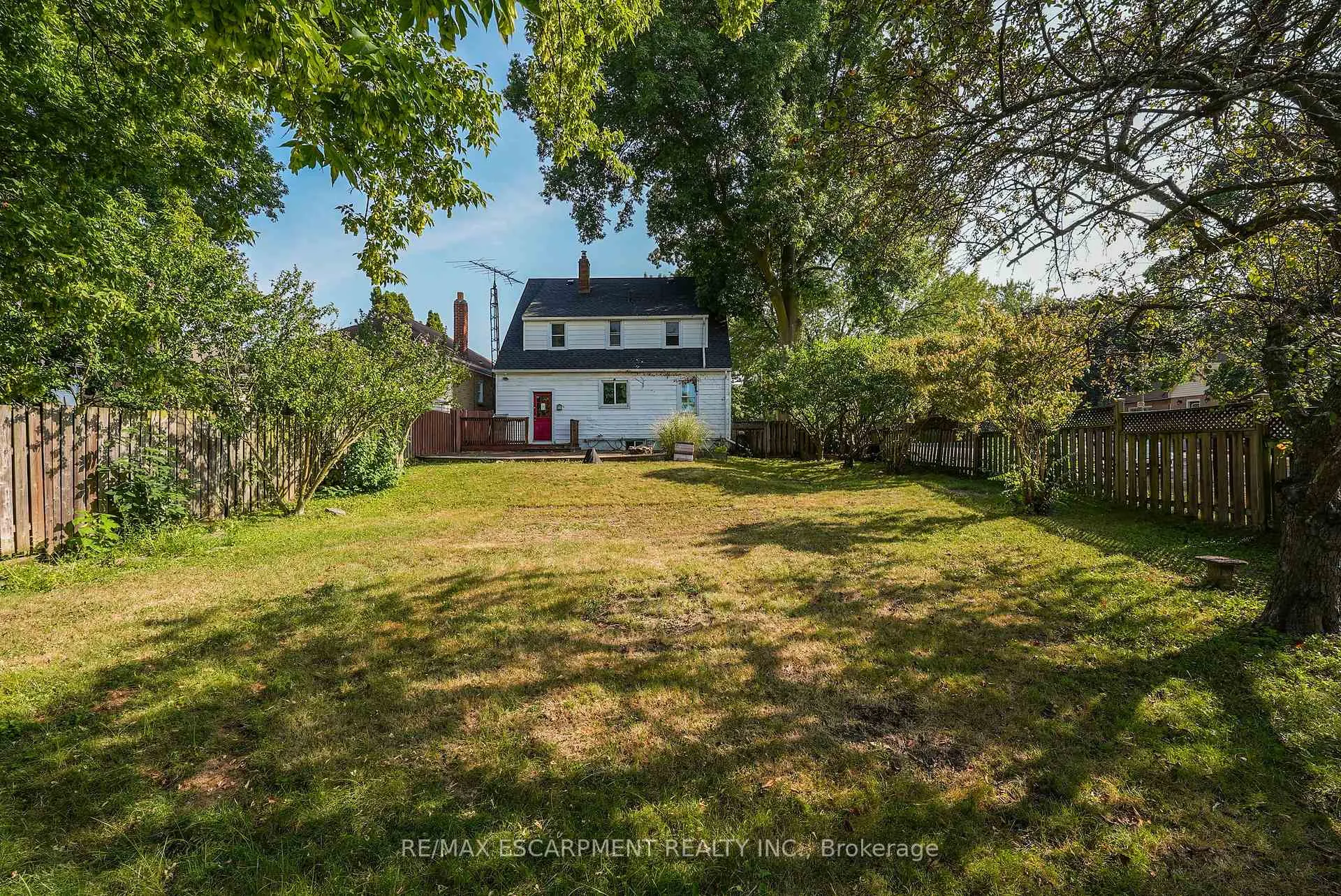 Photo 2 of 9 Arlington Avenue, St. Catharines, E. Chester — HOMEH